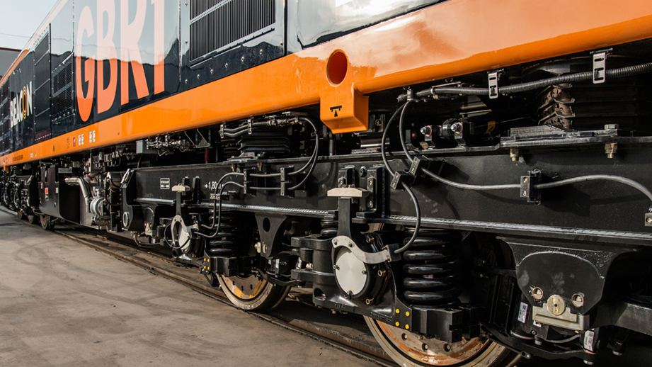 GB Railfreight ushers in a new era of sustainable freight transport by unveiling its hybrid Class 99 locomotive